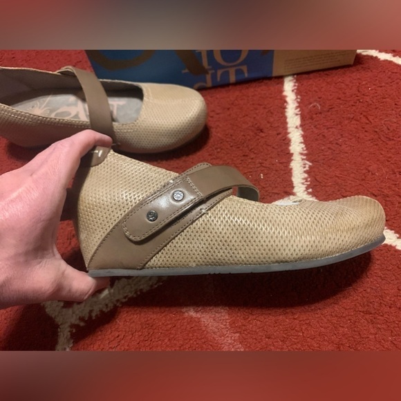 OTBT Salem size 5.5 GUC - Picture 11 of 14